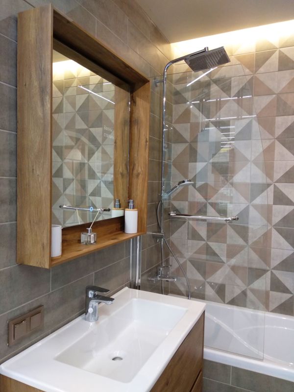 Tile Accents and Backsplashes